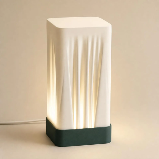 Lampe d’ambiance sculpturale à plis verticaux pour bureau et chevet