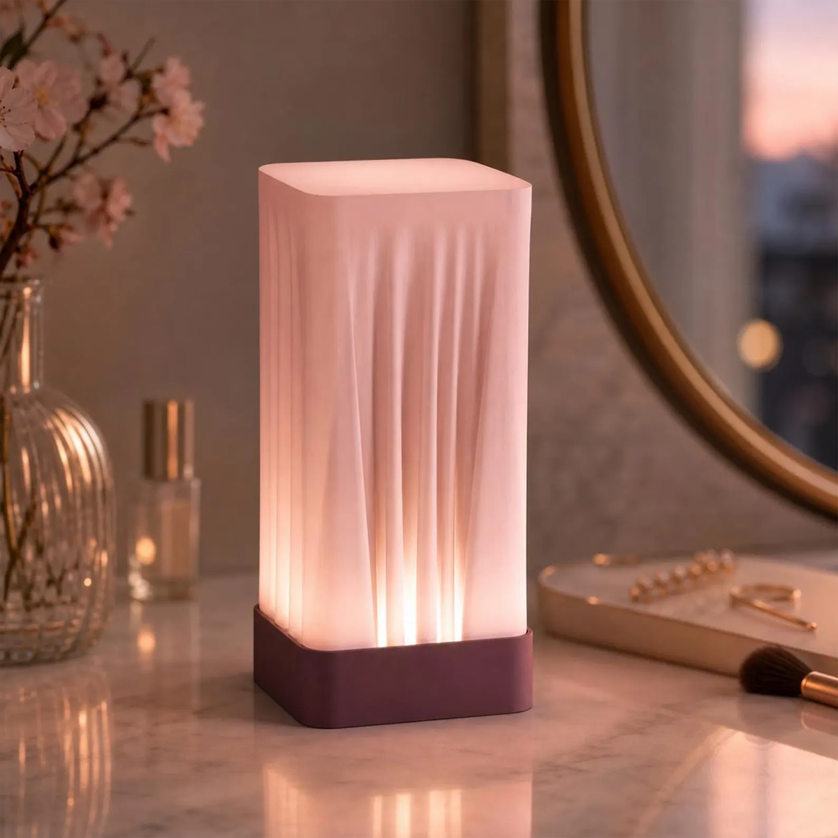 Lampe d’ambiance sculpturale à plis verticaux pour bureau et chevet